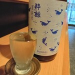 大衆日本酒バル ふとっぱらや - 酔鯨の一升瓶と記念撮影