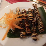 ロイヤルミャンマー - やぎジャーキー\350。くるんだ竹をはずして食べます。独特のくせがほんのりしますが、大変食べやすい