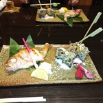 やっちろ - 鯛の塩焼き　栄螺のつぼ焼き　この場で火が付いてます