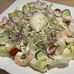 お魚処 うおとも - エビシーザーサラダ880円