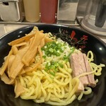 東京油組総本店 - これに酢やラー油を掛けてグリングリン混ぜて混ぜて｡（見た目が悪いので混ぜ前の写真）