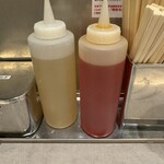 東京油組総本店 - 主役の酢とラー油