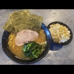 家系ラーメン 桜家 - 料理写真: