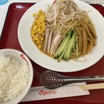 くるまやらーめん - 料理写真:冷し味噌 大盛り 半ライス(無料)