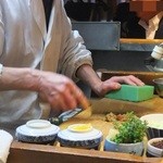 均一軒 - 文字通りタタく。