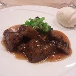 天廣堂 - 6000円でコースを④和牛ほほ肉紹興酒柔らか煮蒸しパン添え