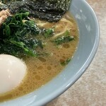 横濱ラーメン あさが家 - 申し分ないバランスのスープ。