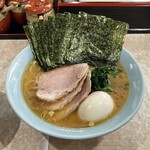 横濱ラーメン あさが家 - ラーメン950円。海苔増し150円。