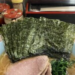 横濱ラーメン あさが家 - 海苔増しは5枚150円。