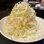 ホルモン本舗 我家 - ★千切りキャベツ
      オリジナルドレッシングの｢我家ドレ｣がかけられてて、ウマウマ♡