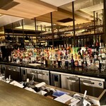 STELLAR WORKS Restaurant & Bar - バーカウンタ−も複数あります。