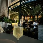 STELLAR WORKS Restaurant & Bar - テラス席にてスパークリングで乾杯。