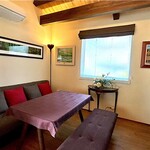 花風里 - 食後のアナザーシートは落ち着いたソファ席
      （アートギャラリールーム）