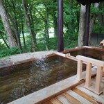 都わすれ - 草笛の部屋には4・5人が入れるくらいの大きな露天風呂が付いています　檜の香りに癒やされます