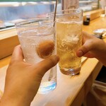 南柏 旬の鮮魚と四季の地酒 すしの磯一 - 梅干しサワーとハイボールで乾杯