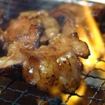 なかみ家 - 炭火で焼く≪和牛もつ≫が香ばしい。焼いても縮まず、旨みが凝縮！