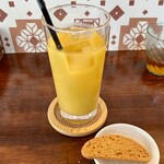 バルバルキッチンアメリ - 食後の100%オレンジジュース(¥200)
      ランチの場合食後のドリンクは割引になるが、100%ジュースの類の¥200はかなりお得感がある。