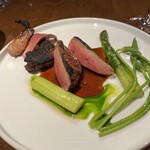 レストランユニック - grillé de pigeon, avec l’asperge 