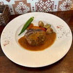 バルバルキッチンアメリ - ランチ：ポーピエット(¥1,980)
      挽肉を牛肉のスライスで包んで焼いた物だが、普通のステーキ以上に食べやすくて満足感が高い。特にソースが絶品の美味！