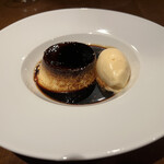 レストランユニック - Crème renversée au caramel rhum, glace à la vanille