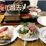 しーらすAQUA - (参考)前回来た時の写真です！さしみの種類が超豊富でした！今回はご覧の通りショボかったです！なんでだろう？？この時は１人でこれ以上は食べました！！