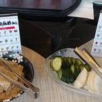 ベイクオーレ - ゴボウの胡麻酢和え、お新香