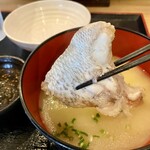 海鮮酒場 誠大 - 鯛のエラ部の味噌汁