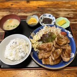 ホルモン栄楽 - しょうが焼定食900円　おかず大200円