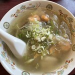 輝龍飯店 - エビそば 750円