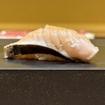 兄弟寿し - 地物鰆7.5k皮目藁炙り