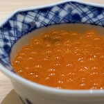 兄弟寿し - 生いくら丼、南浜漁港