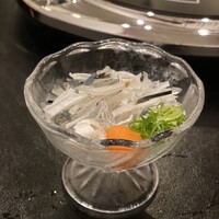 泳ぎとらふぐ活蟹料理 あじ平 曽根崎 - ふぐ皮刺し