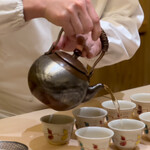 兄弟寿し - 北限の紅茶をたてる店主、前回は移転直後にて頂けずでしたので今回頂けてHOT致しました！笑笑