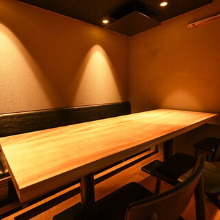 【2F】片側ソファー席個室（5～6名様×2卓）│リラックスできる寛ぎ個室！