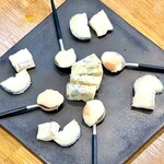 渡辺料理店 - 3皿目のメインをお強請りしちゃったので合間にワインとチーズを楽しみますｗ