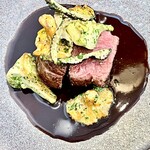 渡辺料理店 - メイン三皿目　牛フィレ肉のポワレ赤ワインソース　ワイフの皿を見て気が変わりましたｗ