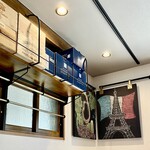 渡辺料理店 - いつもカウンターなので店内の調度品なのが目に入っていませんでした　こんなんなってるんですね