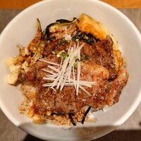 旬菜ステーキ処 らいむらいと - 特製ステーキ丼(100g)