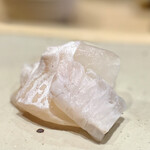 すしやのたい悟 - 平目(青森大間)エンガワもついてプリプリの食感♡