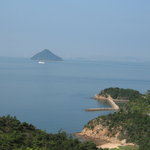 Setouchi Wasai Naoshima - 向こうに見えるのが直島から見た大槌島