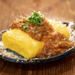 挽肉料理とお酒 ～そして○○～ 29TAS - チーズ入り出汁巻き玉子をたっぷりのミートソースを添えて