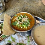 スパイス・ツリー - 今週のカレーのマトンと青唐辛子のカレー　なかなかに辛味強よし！！しかし、それも美味い！