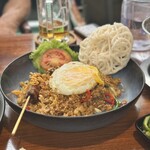 Kedai Nyonya Rumah - ○ Nasi Goreng Kambing様(60,000ルピア):山羊のナシゴレン。