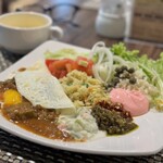 Holiday Inn Cikarang Jababeka - フライドライス中心に目玉焼き〜カレーもあったからそれもね⤴︎
