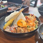 Kedai Nyonya Rumah - ○ Nasi Ayam Rempah Bali様(80,000ルピア):バリ風チキンライス。