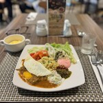 Holiday Inn Cikarang Jababeka - 目玉焼きめくるとこんな感じww