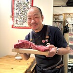メッシタ パーネ エ ヴィーノ - こうして焼く前にお肉を説明してくださりテンション上がります