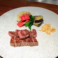 神戸プレジール 本店 - 上記焼き加減 (ややレアよりにお願いしました。)