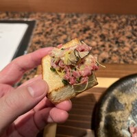 肉割烹 肉かぶく - サマートリュフとカダイフを乗せた和牛ウチモモのタルタル