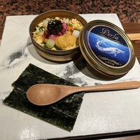 肉割烹 肉かぶく - ペルーラキャビアとカイノミ、ウニ、姫竹のミニ丼　～キャビア缶に詰めたかぶく特製ミニ丼～